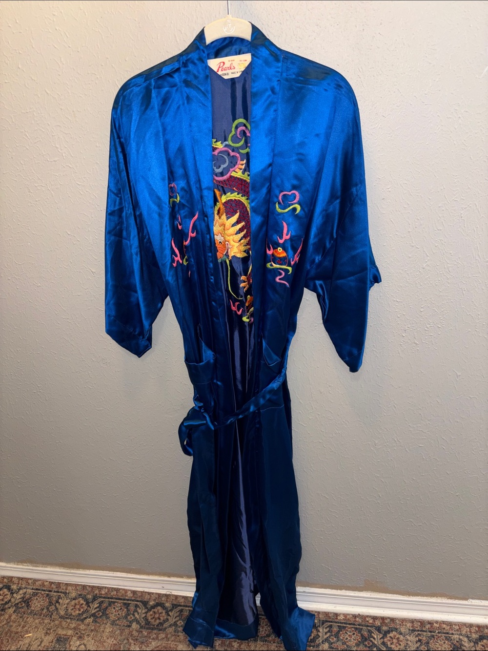 Vintage Pearls Elegant Silk Oriental Dragon Embroidered Kimono Robe Sleepwear